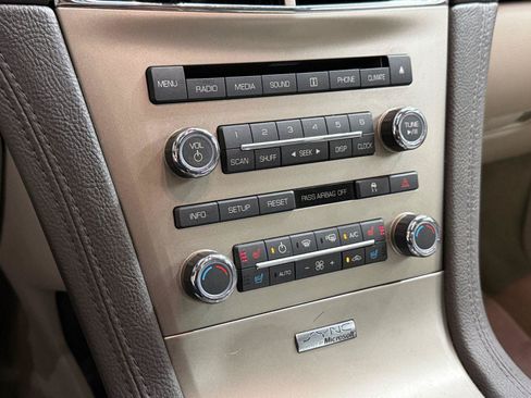 Used 2010 Lincoln MKT 2WD image 25