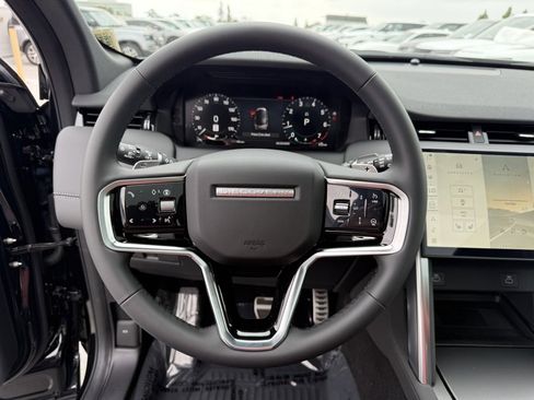 New 2025 Land Rover Discovery Sport Dynamic SE image 13