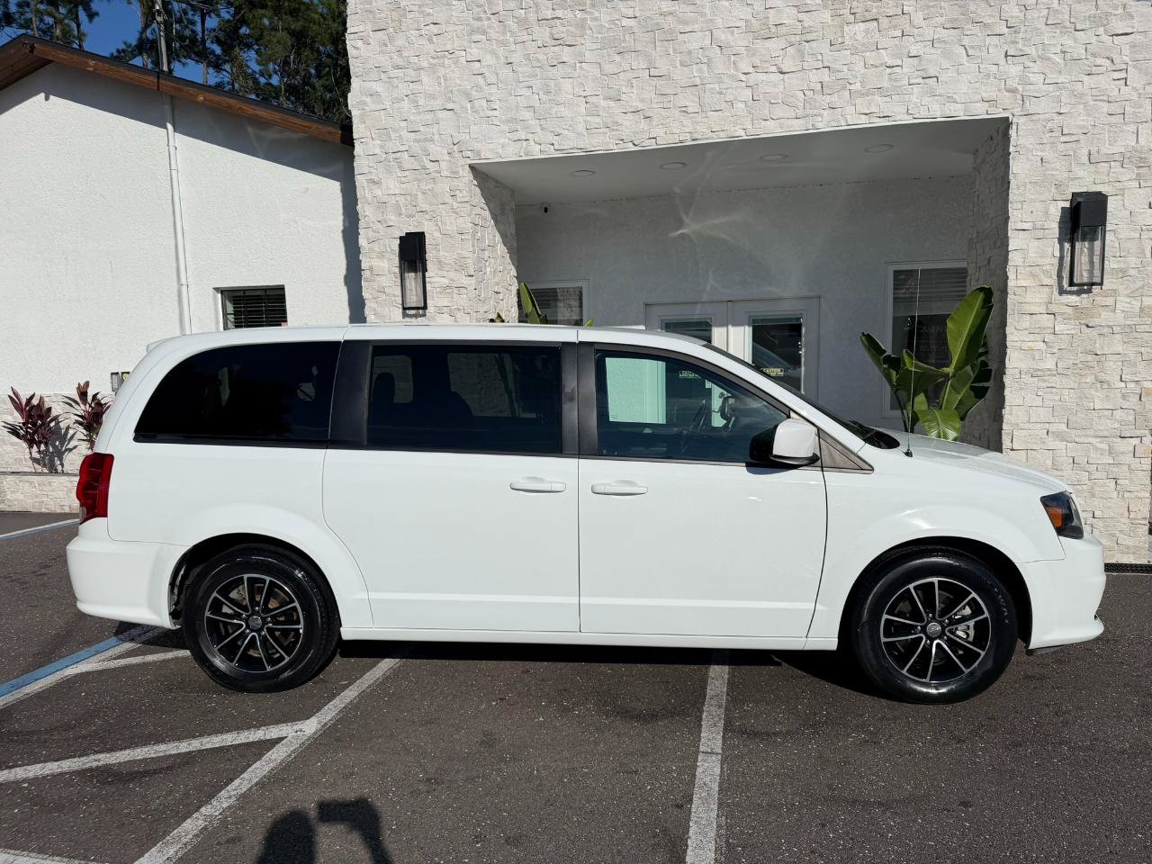 Used 2019 Dodge Grand Caravan GT FWD image 16