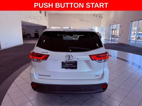 Used 2018 Toyota Highlander XLE image 7