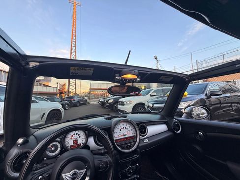 Used 2011 MINI Cooper Convertible image 21
