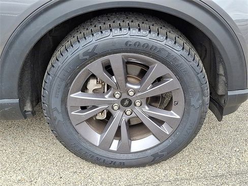 Used 2024 Ford Explorer XLT w/ Equipment Group 202A AWD/4WD image 8