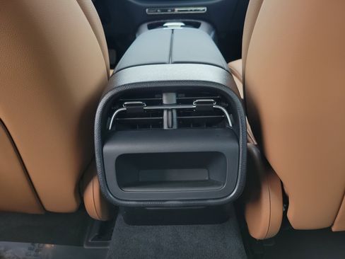 Used 2024 Mercedes-Benz E 350 4MATIC Sedan image 15