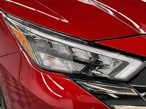 New 2025 Nissan Versa SR w/ Trunk Package image 13