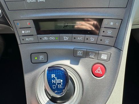 Used 2014 Toyota Prius Three image 19
