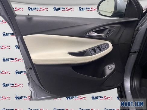 Used 2025 Buick Encore GX Sport Touring image 9