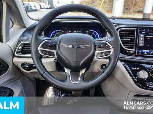 Used 2024 Chrysler Pacifica Limited FWD image 31