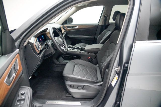 Used 2024 Volkswagen Atlas SE AWD/4WD image 12