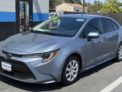 Used 2022 Toyota Corolla LE FWD image 3