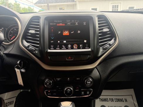 Used 2014 Jeep Cherokee Latitude AWD/4WD image 15
