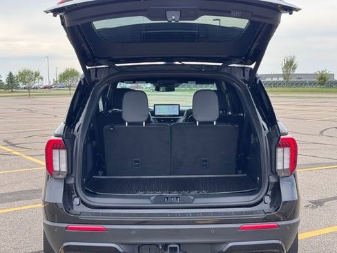 Used 2025 Ford Explorer ST-Line w/ Premium Package image 33