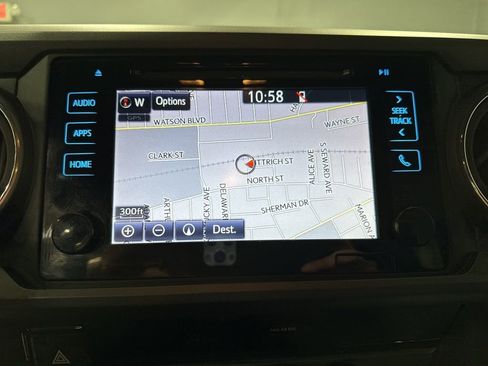 Used 2018 Toyota Tacoma TRD Sport image 11