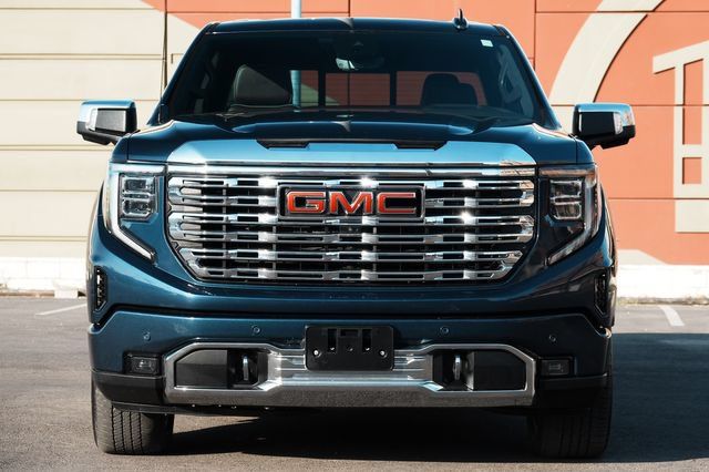 Used 2023 GMC Sierra 1500 Denali w/ Denali Reserve Package AWD/4WD image 4