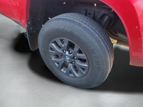 Used 2021 Toyota Tacoma SR5 RWD image 18