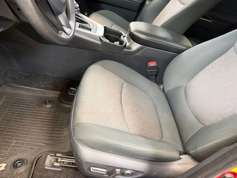 Used 2019 Toyota RAV4 XLE w/ Convenience Package image 17