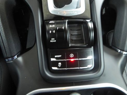 Used 2014 Porsche Cayenne AWD/4WD image 19