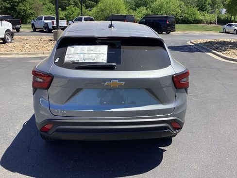 New 2026 Chevrolet Trax LS w/ LS Convenience Package FWD image 3