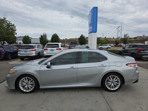 Used 2018 Toyota Camry XLE w/ Audio Package FWD image 8