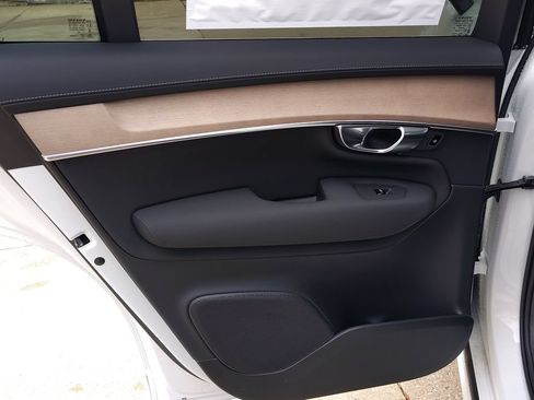 New 2026 Volvo XC90 T8 Plus w/ Protection Package Premier AWD/4WD image 15