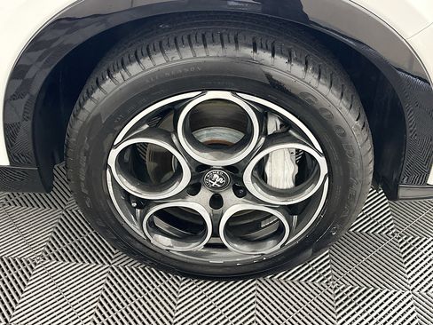 Used 2025 Alfa Romeo Tonale w/ Premium Package image 11