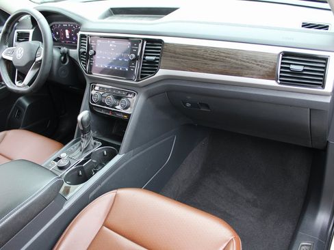 Certified 2022 Volkswagen Atlas SE image 28