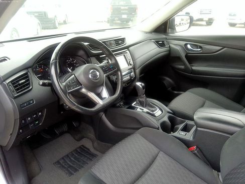 Used 2020 Nissan Rogue SV w/ Premium Package image 13