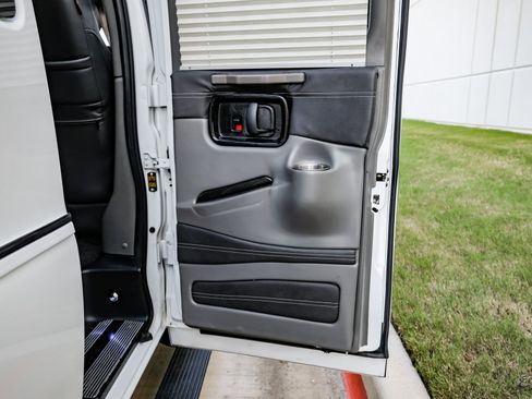 Used 2023 Chevrolet Express 2500 image 99