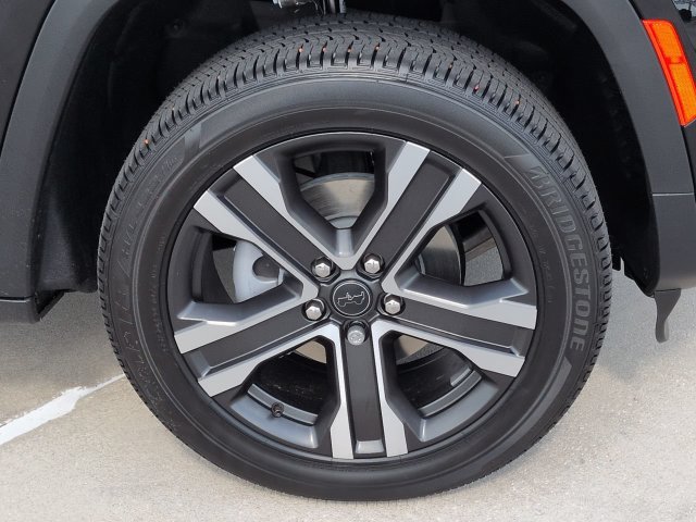 New 2027 Jeep Grand Cherokee Limited RWD image 11
