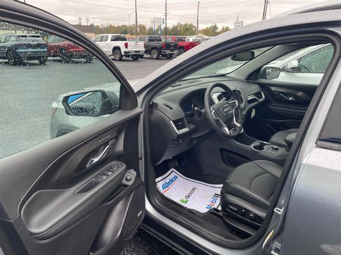 Used 2024 GMC Terrain SLT w/ Infotainment Package II image 8