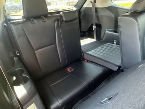 Used 2022 Toyota Highlander XLE AWD/4WD image 20