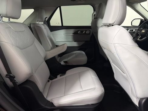 Used 2025 Ford Explorer Platinum w/ Ultimate Package AWD/4WD image 23