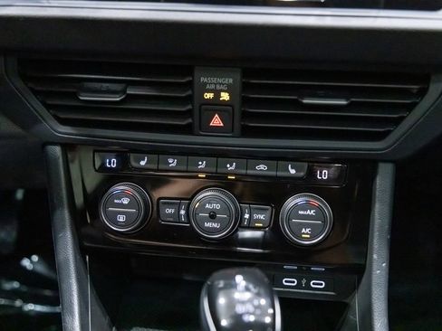 Used 2024 Volkswagen Jetta SE w/ Panoramic Sunroof Package FWD image 20
