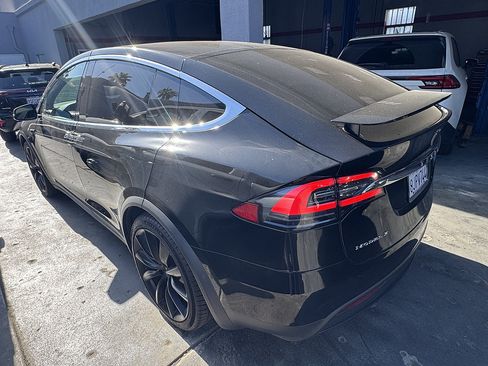 Used 2019 Tesla Model X 75D AWD/4WD image 3