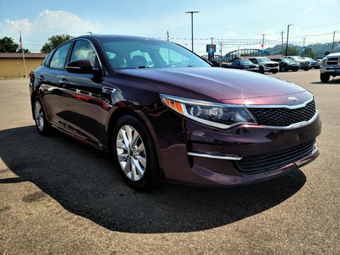 Used 2018 Kia Optima LX w/ 17" Alloy Wheels Package FWD image 3