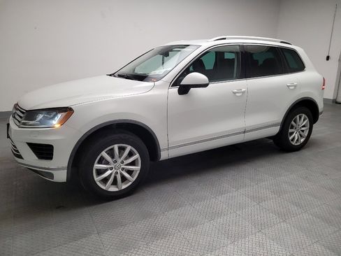 Used 2016 Volkswagen Touareg Sport image 2