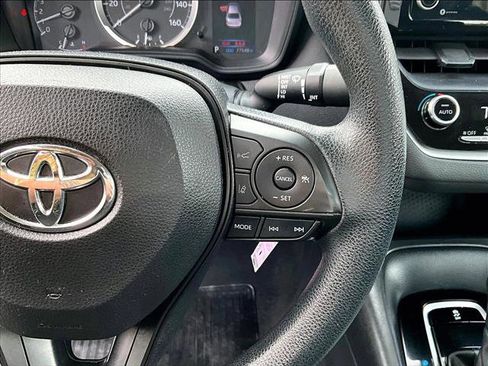 Used 2022 Toyota Corolla LE image 19
