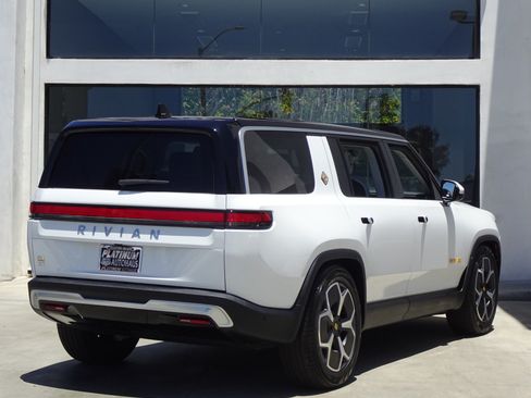 Used 2024 Rivian R1S Adventure AWD/4WD image 8