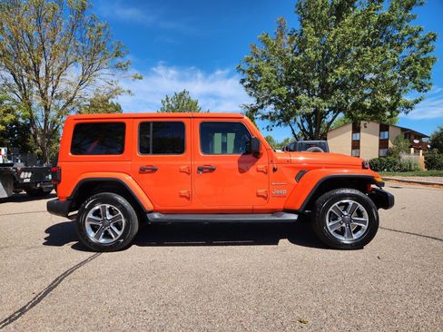 Used 2018 Jeep Wrangler Unlimited Sahara AWD/4WD image 2