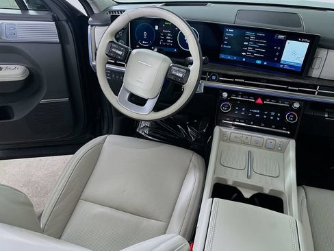 Used 2025 Hyundai Santa Fe Calligraphy FWD image 15