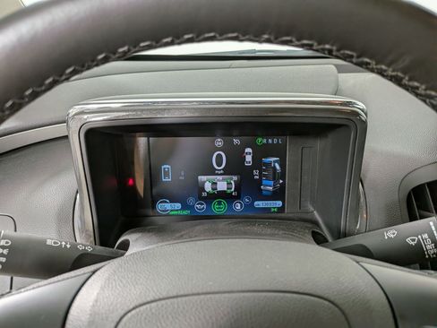 Used 2014 Chevrolet Volt FWD image 16