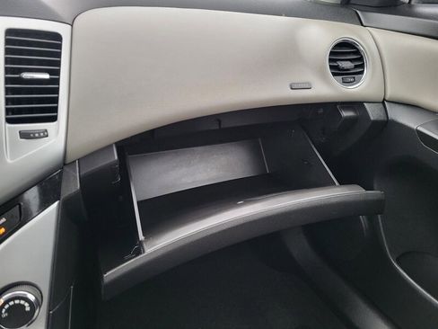 Used 2013 Chevrolet Cruze LS image 20