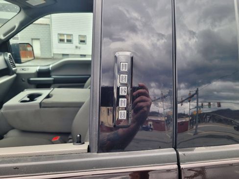 Used 2018 Ford F150 XLT image 11