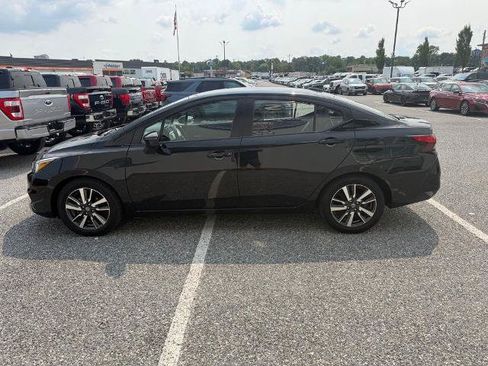 Used 2021 Nissan Versa SV FWD image 5