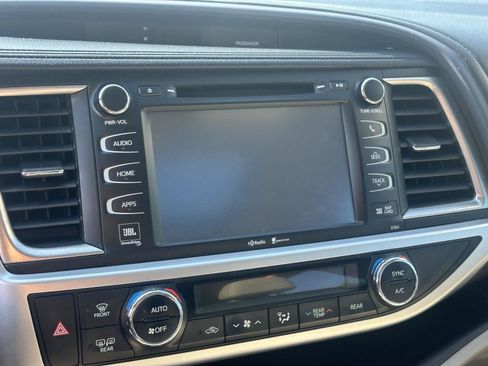 Used 2015 Toyota Highlander Limited FWD image 11
