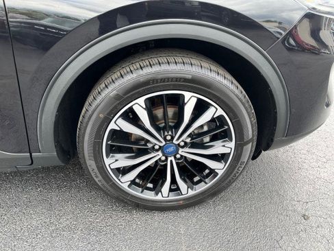 Certified 2022 Ford Escape SE w/ SE Sport Appearance Package AWD/4WD image 9