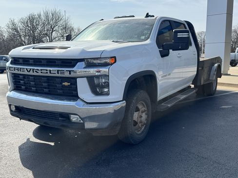 Used 2022 Chevrolet Silverado 3500 LT w/ Convenience Package image 2