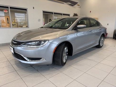 Used 2015 Chrysler 200 Limited w/ Convenience Group image 3