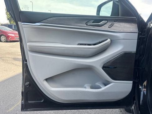 Certified 2022 Jeep Grand Cherokee L Overland w/ Advanced Protech Group III AWD/4WD image 6
