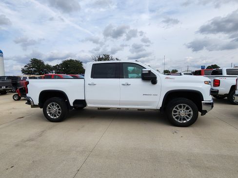 Certified 2025 Chevrolet Silverado 3500 LTZ w/ LTZ Premium Package image 4