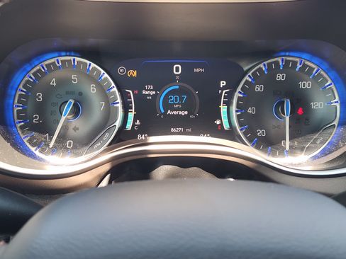 Used 2019 Chrysler Pacifica Touring-L w/ Advanced Safetytec Group FWD image 16